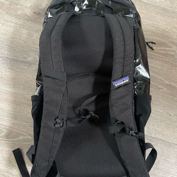 Patagonia Black Hole Pack Padded Back Polyester Backpack 49296 Black 25 L - Picture 2 of 10